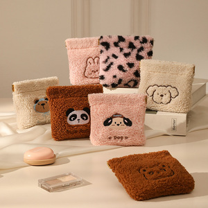 Bolsa de almacenamiento de felpa con estampado de dibujos animados, cierre magnético, bolsa portátil para maquillaje y lápiz labial, forma cuadrada Vertical - Product Image 2