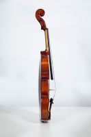 Violon d'étude Suzuki agréé, table en épicéa massif, dos en érable flammé, pièces en ébène, avec archet Suzuki et étui (SV-15AL)