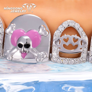 <span class=keywords><strong>Grillz</strong></span> dentaire de luxe tendance plaqué or 18 carats avec crâne en moissanite et émail personnalisé, style hip-hop unisexe, <span class=keywords><strong>prix</strong></span> d'usine, <span class=keywords><strong>grillz</strong></span> de qualité supérieure - Product Image 2