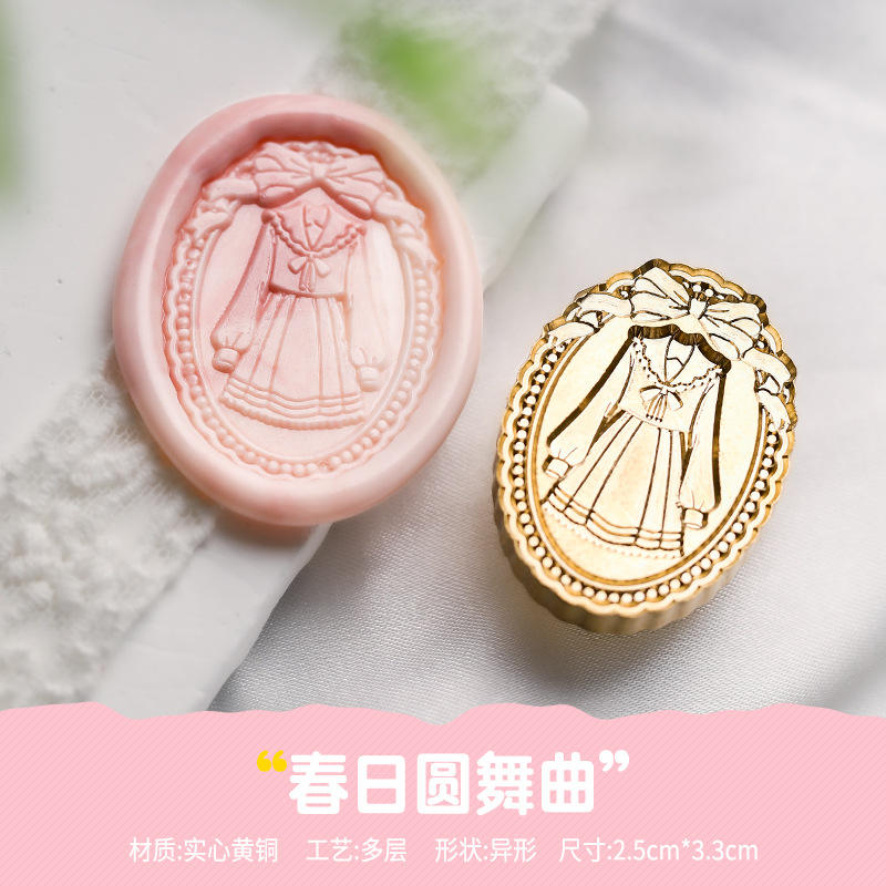 Valse de printemps (Pièce multicouche de forme irrégulière, 2,5x3,3 cm)