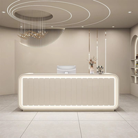 Bureau d'accueil moderne et durable pour salle de sport et salon de beauté avec couleur personnalisable et matériau en bois HDF