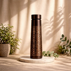 Botella de Agua Vintage de Cobre Puro con Patrón Dorado 750 ml - Product Image 1