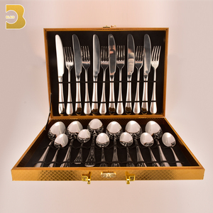 Coffret cadeau Argenterie Vaisselle Couteau/Fourchette/Cuillère Parti Ménagère 24 pièces - Product Image 1