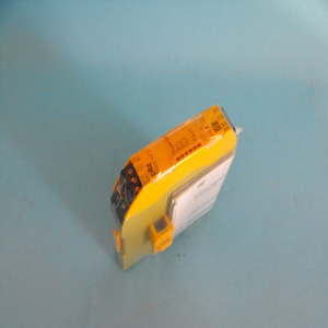 PLC S7.1.veiligheidsrelais.24VDC.3N/O.750167.YOM-2018 Magazijn Industriële Automatisering PLC Programmeringscontroller - Product Image 1