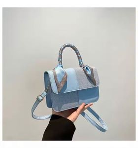 Bolso de hombro de paja tejido para mujer, estilo vintage, gran capacidad, ecológico, duradero, moderno, con correa, ideal para el día a día. - Product Image 2