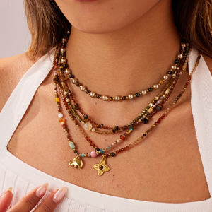 Collar con colgante de cuentas de piedra natural de acero titanio, elegante y moderno, versátil y de estilo francés. - Product Image 1