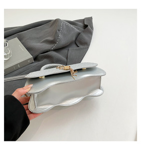 <span class=keywords><strong>Sac</strong></span> à main carré tendance rétro décontracté pour femme, collection <span class=keywords><strong>Printemps</strong></span> 2026, <span class=keywords><strong>sac</strong></span> bandoulière décontracté et élégant avec strass, nouveau style - Product Image 5