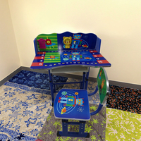 Ensemble Chaise et Table d'Étude pour Enfants, Design Bois Moderne d'Aspect Authentique, Décoratif avec Montre, pour Maison, Bureau, Chambre, École et Salon