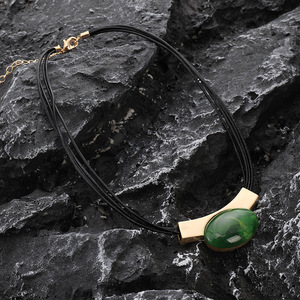 Collar con Colgante de Cristal Rojo de Diseño Exagerado, Collar de Piedras Preciosas con Cuerda de Cuero y Gema Verde para Mujer - Product Image 3