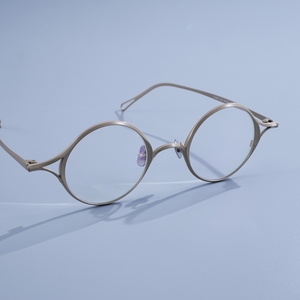 Gafas redondas ultraligeras de titanio puro, montura de gafas graduadas ópticas de estilo vintage para uso diario en negocios, venta al por mayor - Product Image 4