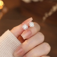Zierliche S925 Silber Offene Blumen-Ohrstecker Sterling Silber Umriss-Blumen-Ohrstecker