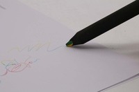 Crayons de couleur en bois noir SHENGYADA KS0712 en gros, impression UV, logo personnalisé pour le dessin artistique, fournitures scolaires pour enfants