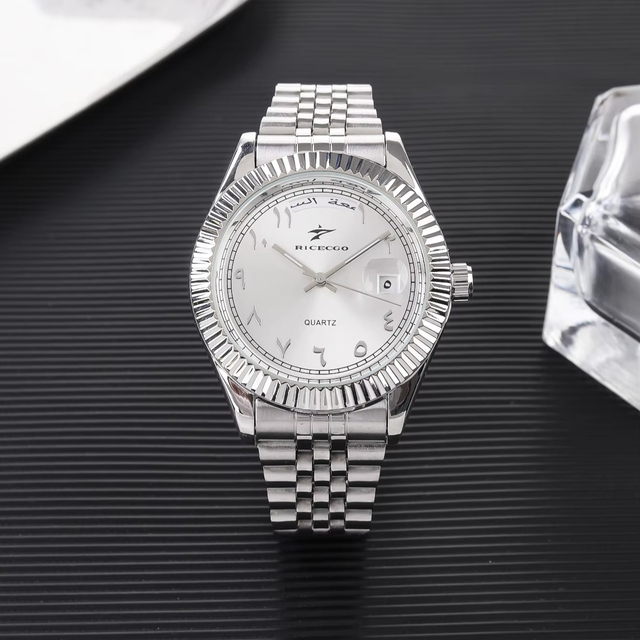 Hot-selling Luxury Men's Stainless Steel Alloy Case Glass Dial Quartz Watch with Business Style Pointer Display; Latest Design