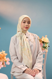 Foulard carré de luxe Sincere Jasmine Alaska Voal avec boîte rigide pour usage quotidien modeste des musulmanes - Product Image 6