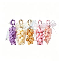 Savon artisanal parfumé en cristal transparent pour salle de bain d'hôtel, motif macaron et grappe de fraises, approvisionnement en gros pour projets hôteliers