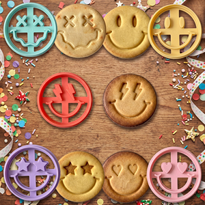 Cortadores de <span class=keywords><strong>Galletas</strong></span> de Plástico Moldeados por Inyección con Diseño de Sonrisa Feliz, Juego de 5 Moldes Personalizados para <span class=keywords><strong>Galletas</strong></span> de Dibujos Animados, Sello de Fondant para Repostería de Fiestas - Product Image 1