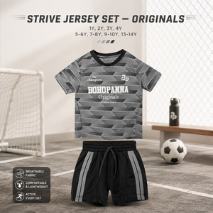 Ropa deportiva duradera de poliéster que permite a los niños moverse libremente con comodidad transpirable para juegos escolares y sesiones de práctica de fútbol. - Product Image 1