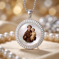 Pendentif religieux personnalisé en nacre peinte à la main avec l'image de Saint Antoine de Padoue – Article religieux catholique