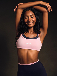 Sujetador deportivo de doble capa rosa con tirantes finos y ribete de lunares para mujer, soporte medio, top de fitness sin costuras con compresión - Product Image 2