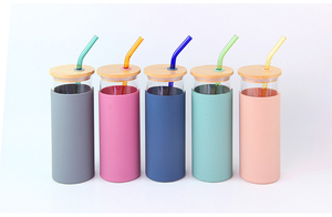 Gobelet en verre multicolore sans BPA de 20 oz, bouteille d'eau en verre avec paille, manchon de protection en silicone, couvercle en bambou - Product Image 4