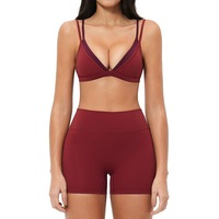 Ensemble de yoga 2 pièces pour femme, soutien-gorge de sport à maintien élevé et décolleté en V profond, débardeur effet seconde peau et short taille haute, tenue de fitness pour la course et le yoga