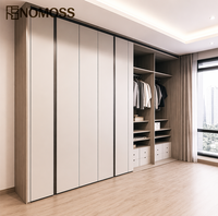 Armoire en bois sur mesure distinctive avec aménagement de tiroirs personnalisé pour les villas et projets de mobilier d'appartement pour chambres parentales