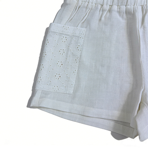 Set di Abbigliamento per Ragazze 100% Cotone, Top con Ricamo Traforato e Orlo Annodato, <span class=keywords><strong>Pantaloncini</strong></span> con Vita Elastica, Fresco ed Elegante per Uso Quotidiano - Product Image 3