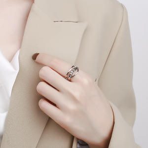 Anillo Giratorio Descompresivo de Cobre con Textura Fría Plateada, Cuentas Extraíbles, Diseño Cruzado, Personalizable al por Mayor - Product Image 4