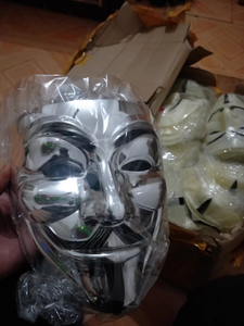 Halloween Gold Scary V pour Vendetta Mask - 8.66x8.66Inch, Masque Cosplay intégral pour homme, Masque d'<span class=keywords><strong>horreur</strong></span> inspiré du <span class=keywords><strong>film</strong></span> - Product Image 6