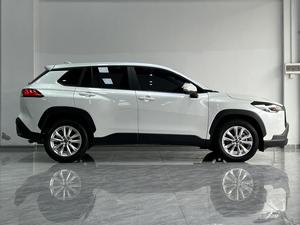 Toyota <span class=keywords><strong>Corolla</strong></span> <span class=keywords><strong>Cross</strong></span> d'occasion <span class=keywords><strong>2022</strong></span>, 2.0L essence, automatique, traction avant, noire, toit ouvrant, sièges en cuir, 25 000 à 50 000 miles, norme Euro VI, SUV - Product Image 4