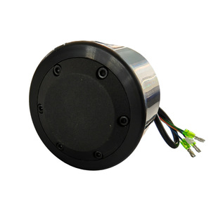 Moteur de moyeu de <span class=keywords><strong>planche</strong></span> à <span class=keywords><strong>roulettes</strong></span> électrique à quatre roues de 75 mm, sans balais, vente directe d'usine de Dongguan, puissant et durable - Product Image 1