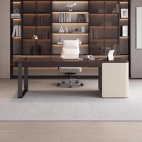 Bureau d'étude minimaliste italien, bureau à domicile, style moderne de luxe, couleur ébène, bois massif haut de gamme, ordinateur