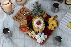 Planche à fromage en bois de bambou pour charcuterie Planche à fromage en marbre Plateau de service avec ensemble de couteaux - Product Image 4