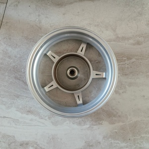 Roues de <span class=keywords><strong>moto</strong></span> CNC en aluminium pour Vespa - 12*3.0J Avant & Arrière Ajustement direct |   Adapté aux climats tropicaux et tempérés - Product Image 4