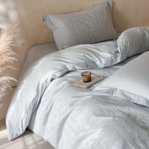 Ensemble de couette 3 pièces en tissu floqué, couette en polyester - Product Image 2