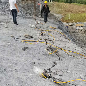 2026 Penjualan Terlaris Hydraulic <span class=keywords><strong>Rock</strong></span> Piston Splitter Gaya 3500KN Diameter Lubang 180MM Membentuk Ulang Ketinggian Baru Pemecah Batu - Product Image 2