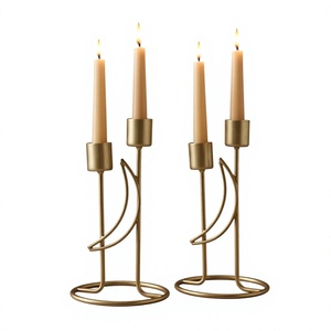 Juego de 2 Portavelas Cónicos de Metal Dorado Moderno, Portavelas Minimalistas con Acabado en Latón, Centro de Mesa Decorativo para Comedor - Product Image 1