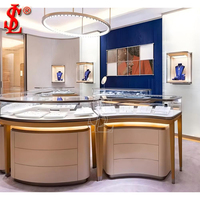 Luxuriöses Rundes Schmuck-Display-Set Gebogene Glasvitrine mit LED-Beleuchtung Milchweiß Einzelhandels-Boutique-Möbel