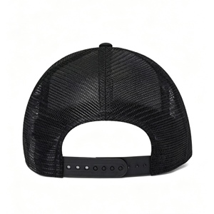 Gorra Trucker Negra Personalizada con Malla Trasera, Visera con Estampado Colorido y Bordado Degradado para un Estilo Urbano Informal - Product Image 4