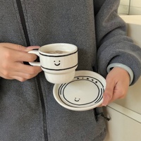 Ensemble tasse à café et soucoupe en céramique style coréen avec visage souriant mignon, tasse à cappuccino créative pour cadeau de café, vente en gros
