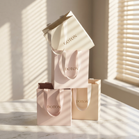 Sac cadeau en papier rigide doublé de velours avec rabat magnétique, emballage haut de gamme personnalisé pour chocolats et confiseries, boîte de luxe