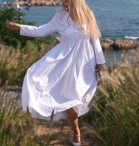 Robe midi en coton blanc à col en V et manches longues, coupe minimaliste et confortable, taille naturelle, idéale pour l'été, le printemps et l'automne - Product Image 4