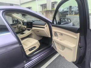 AITO M5 Extended-Range Ultra SUV 4x4 Usato 2025 viola su sfondo albicocca - Product Image 6