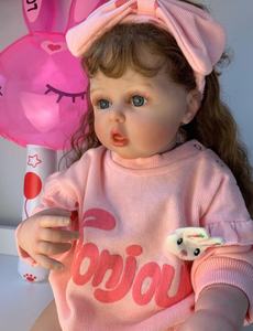 Ucuz sevimli gerçekçi bez vücut prenses yürüyor bebekler vinil kauçuk uzun kahverengi kıvırcık saç ile bebek oyuncakları bebek - Product Image 3