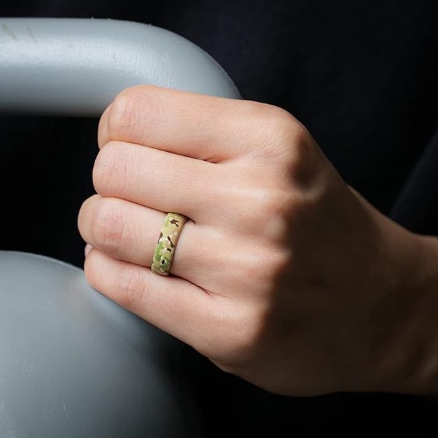 Silicone Wedding Bands for Women, Breathable Printed Design 5.5mm Wide 1.8mm Thick, 1-Pack
