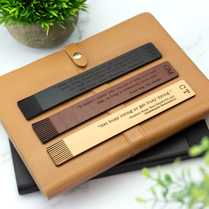 Marcadores de Páginas de Cuero PU Personalizados al por Mayor con Logotipo Personalizado, Grabado Láser, para Regalo de Lector - Product Image 1