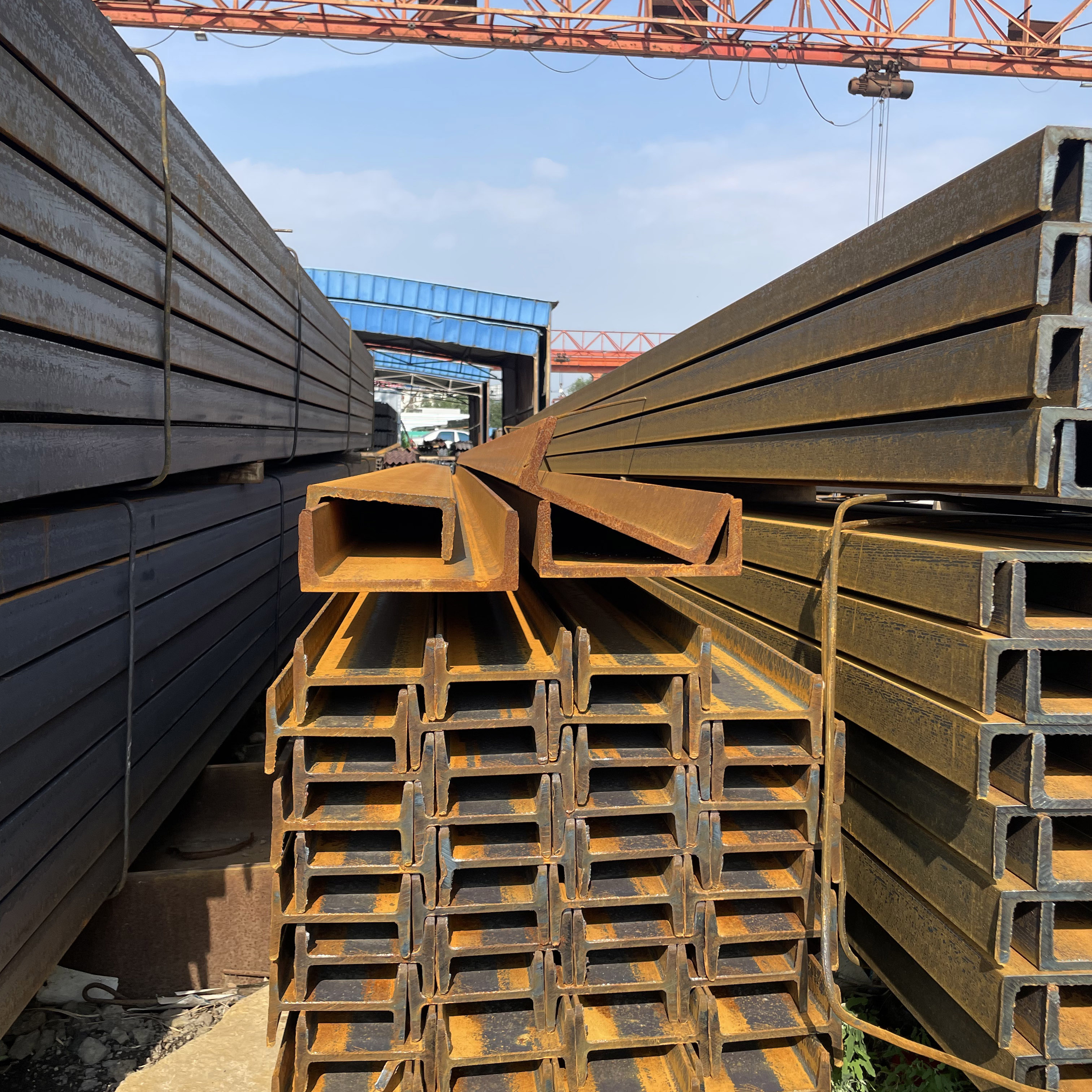 China Steel Factory Direct Sales U-shaped Steel Channels for Roof Purlin 6m 12m Customized Size U-Beam U-Type High Quality