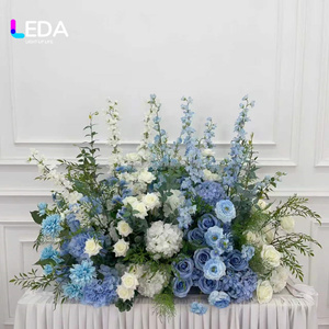 Bouquet de fleurs artificielles en soie bleue fait main LEDA avec toucher naturel pour la décoration de l'allée de mariage - Product Image 6