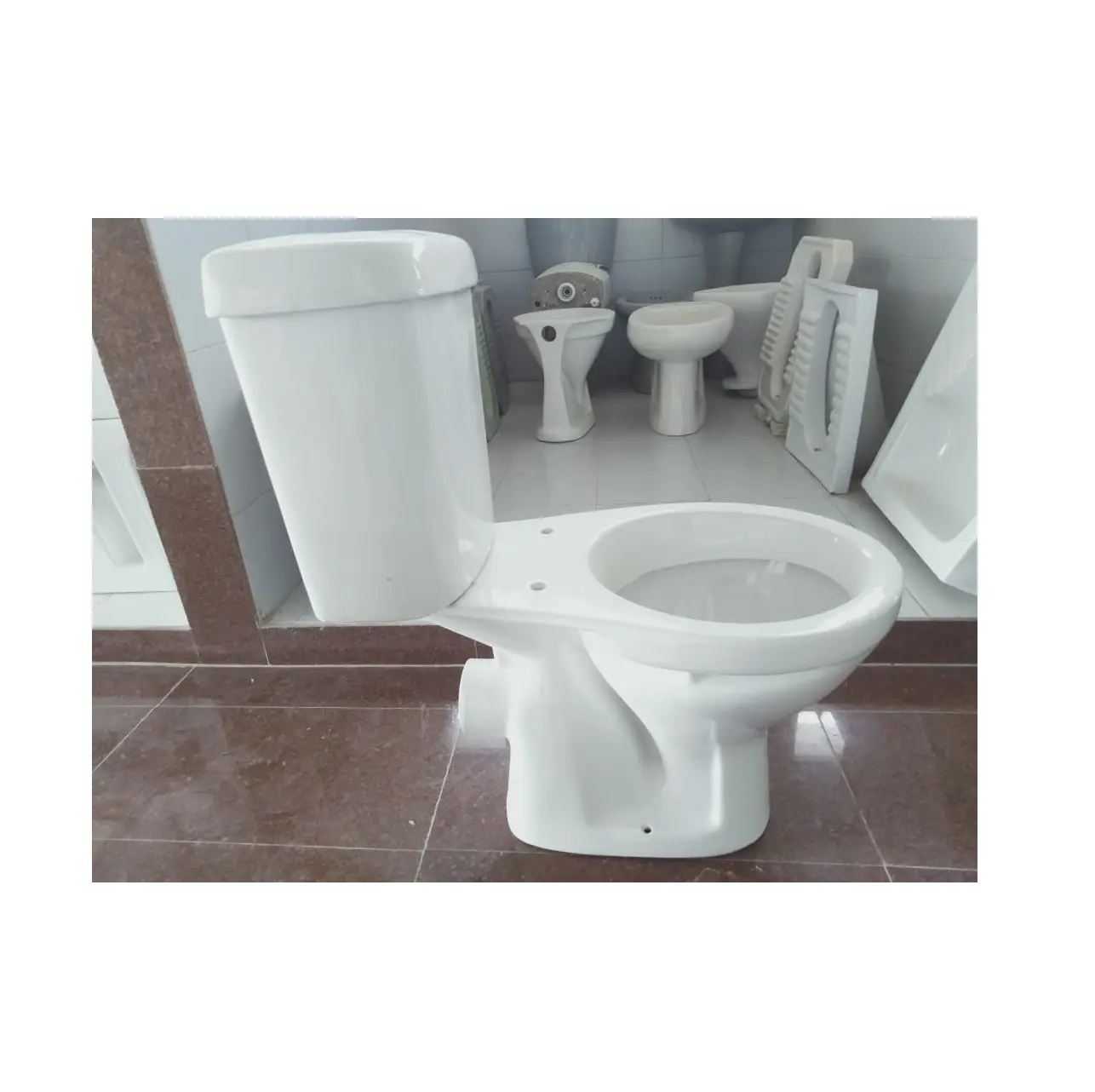Hint üreticiden banyo uygulaması için yüksek kalite batı seramik su dolap duvar asmak tuvalet