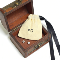 Petite pochette à cordon en toile de coton naturel non blanchi avec logo pour boucles d'oreilles, bagues, bracelets